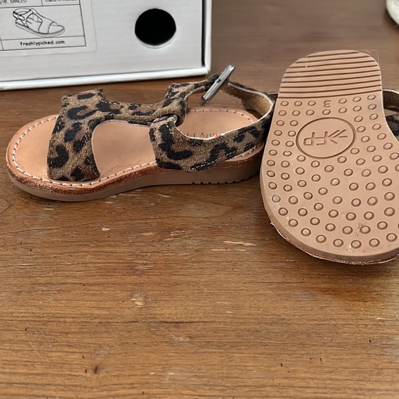 Sandals - Picture 3 of 3